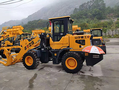 恭喜羅總喜提新車，山宇裝載機940走起，山宇重工，助您成功！